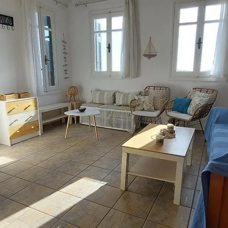 펜션 Cycladic House With A View